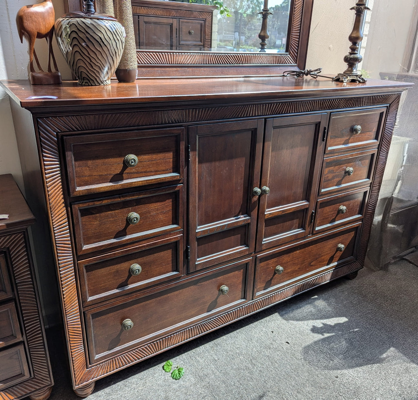 DRESSER