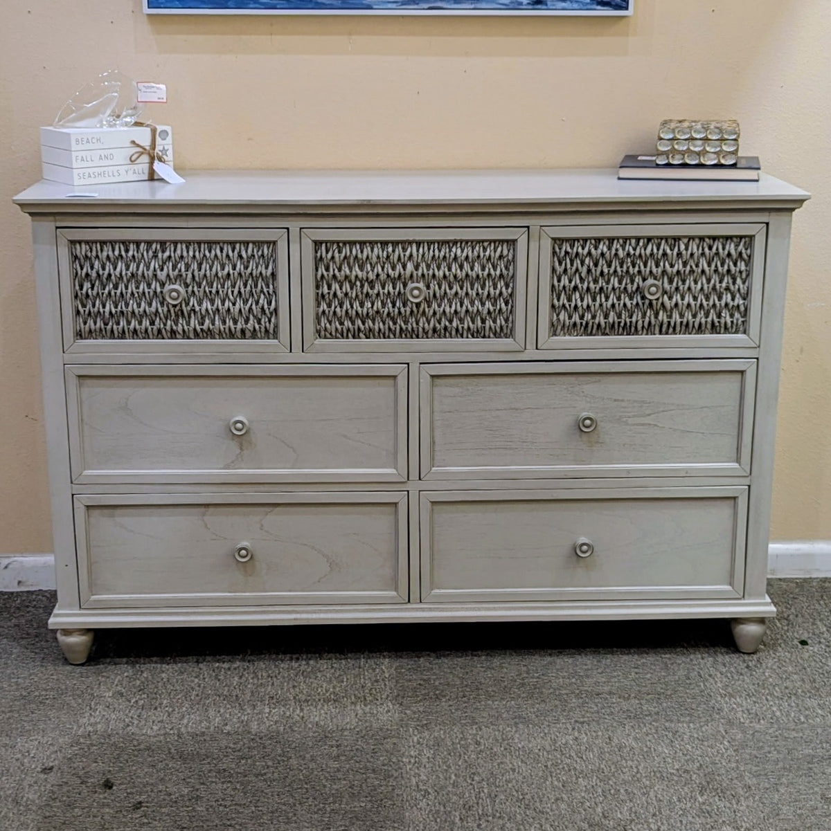 DRESSER