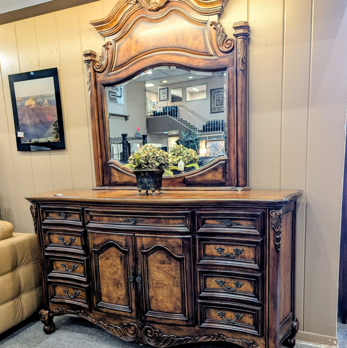 DRESSER