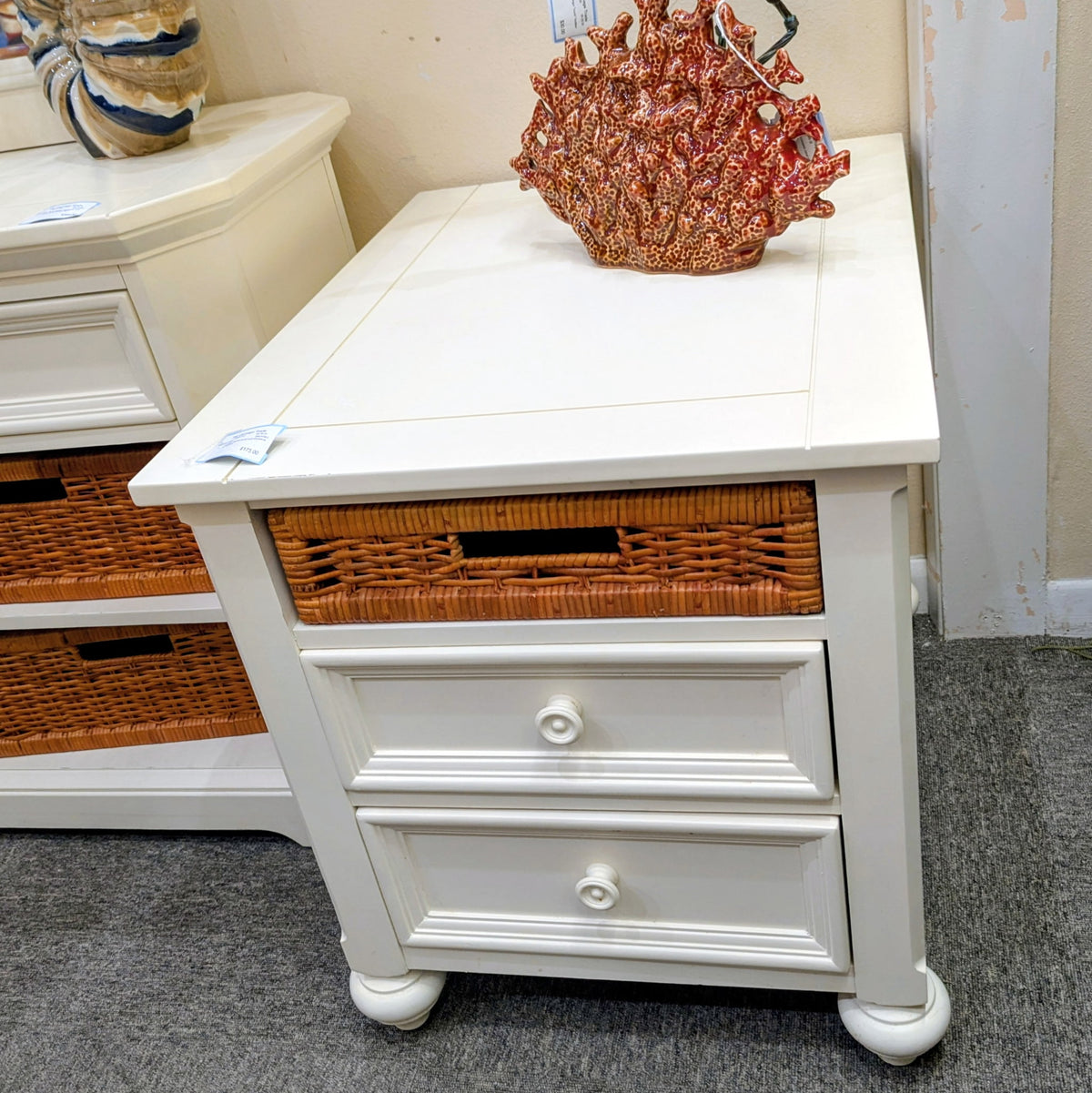 BROYHILL NIGHTSTAND