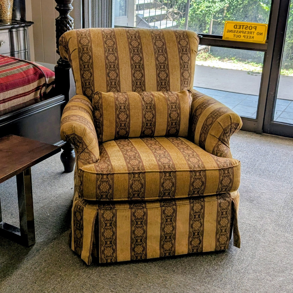 OCCASIONAL CHAIR