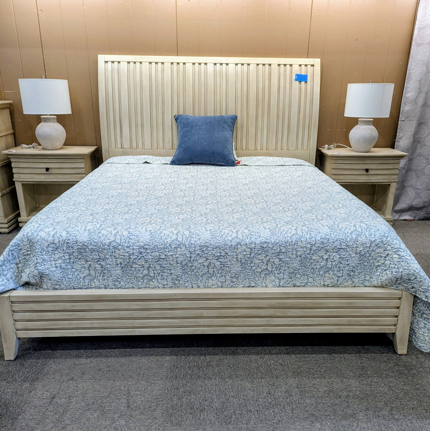 BROYHILL BEDROOM SET