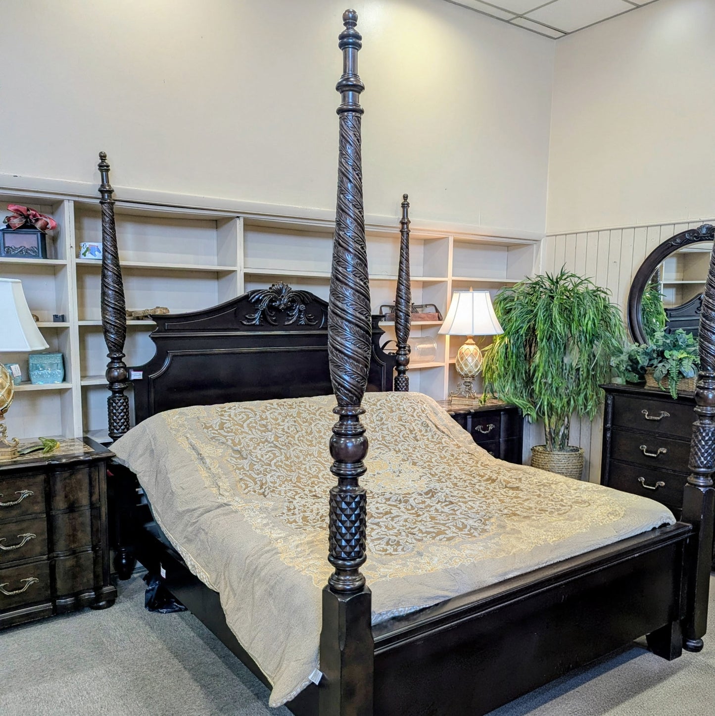 BEDROOM SET