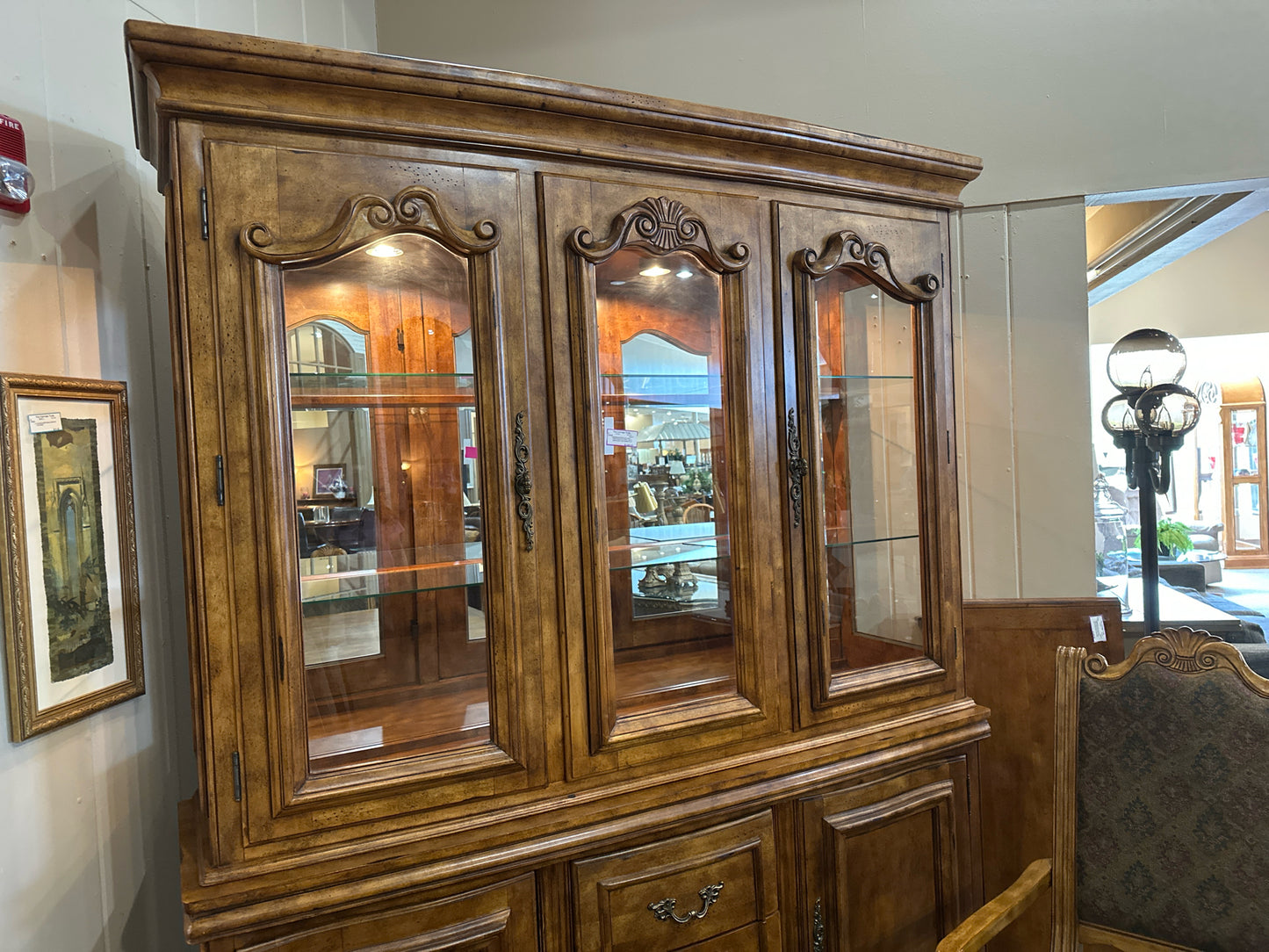 DINING & HUTCH