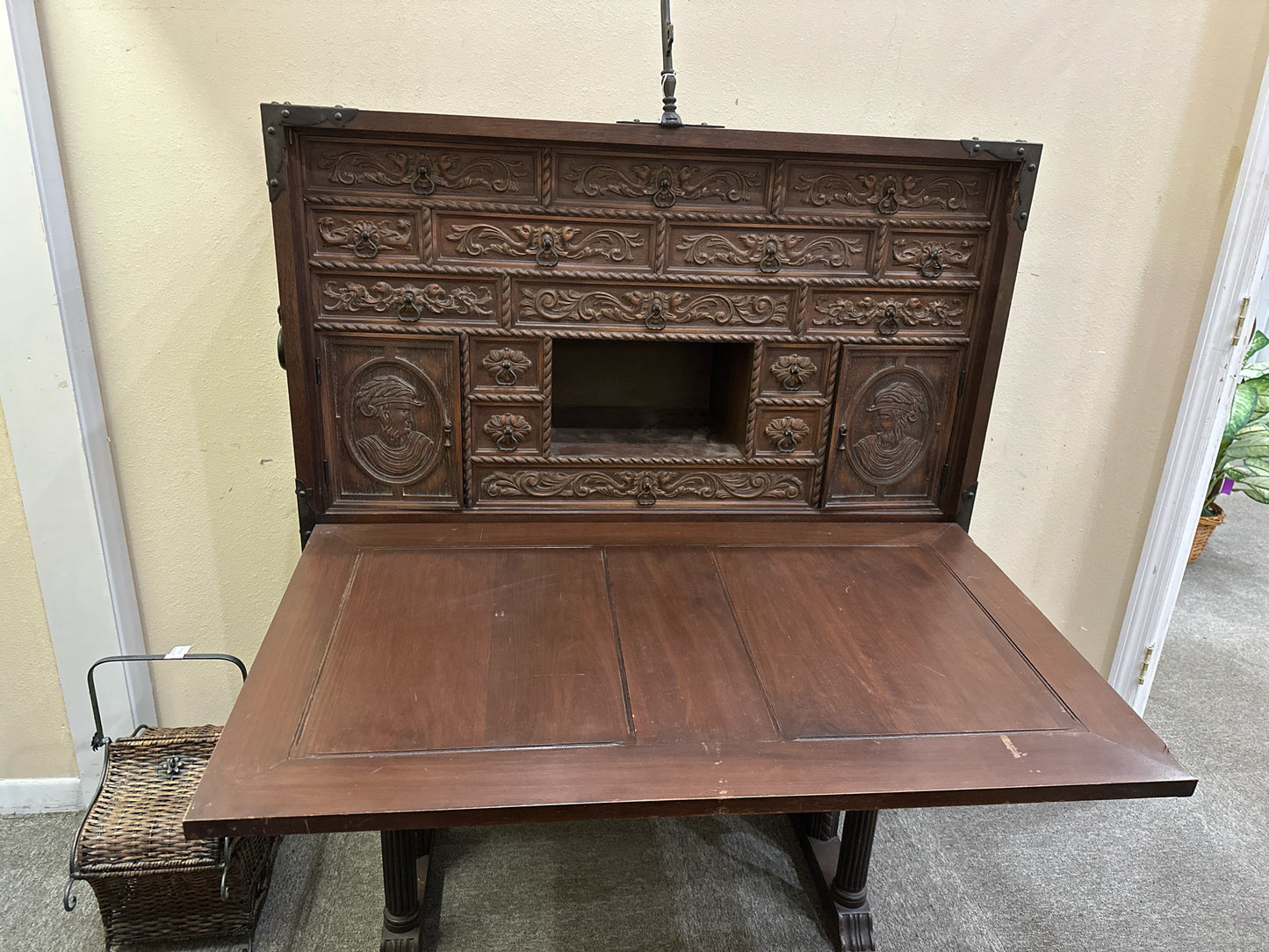 DESK