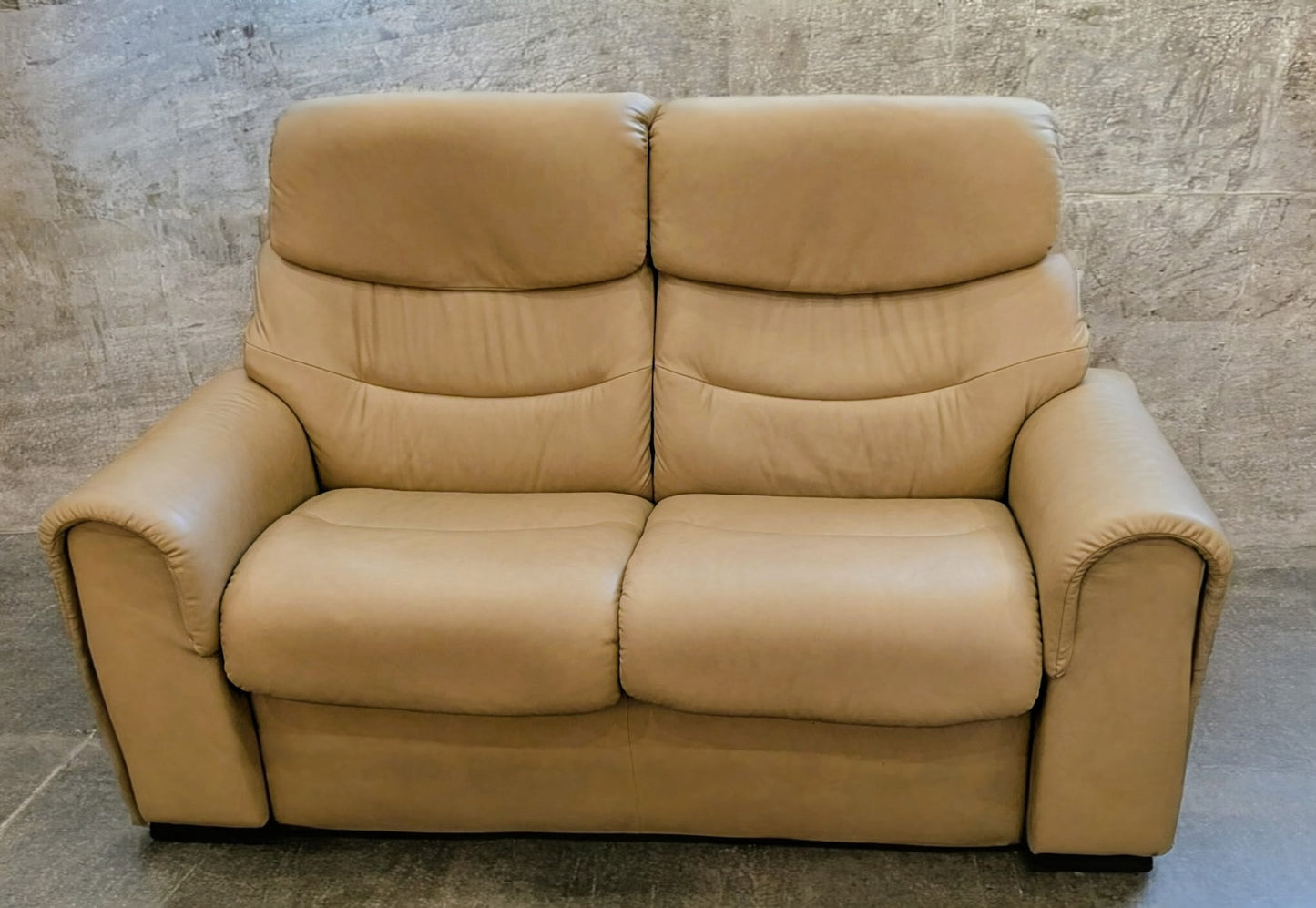 STRESSLESS LOVESEAT
