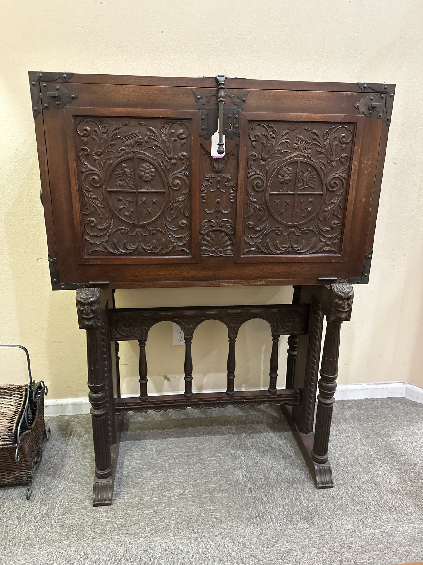 DESK