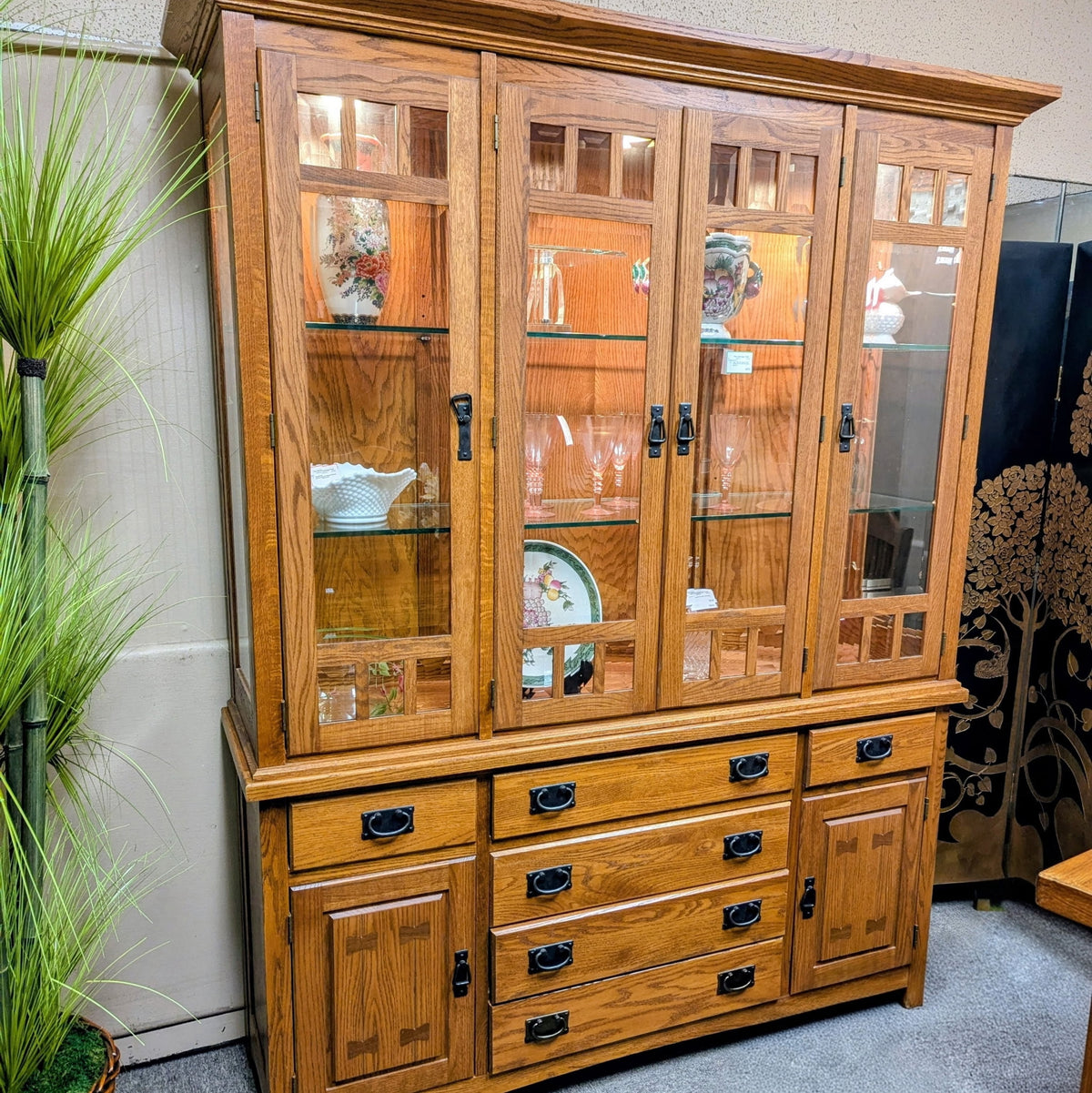 CHINA HUTCH