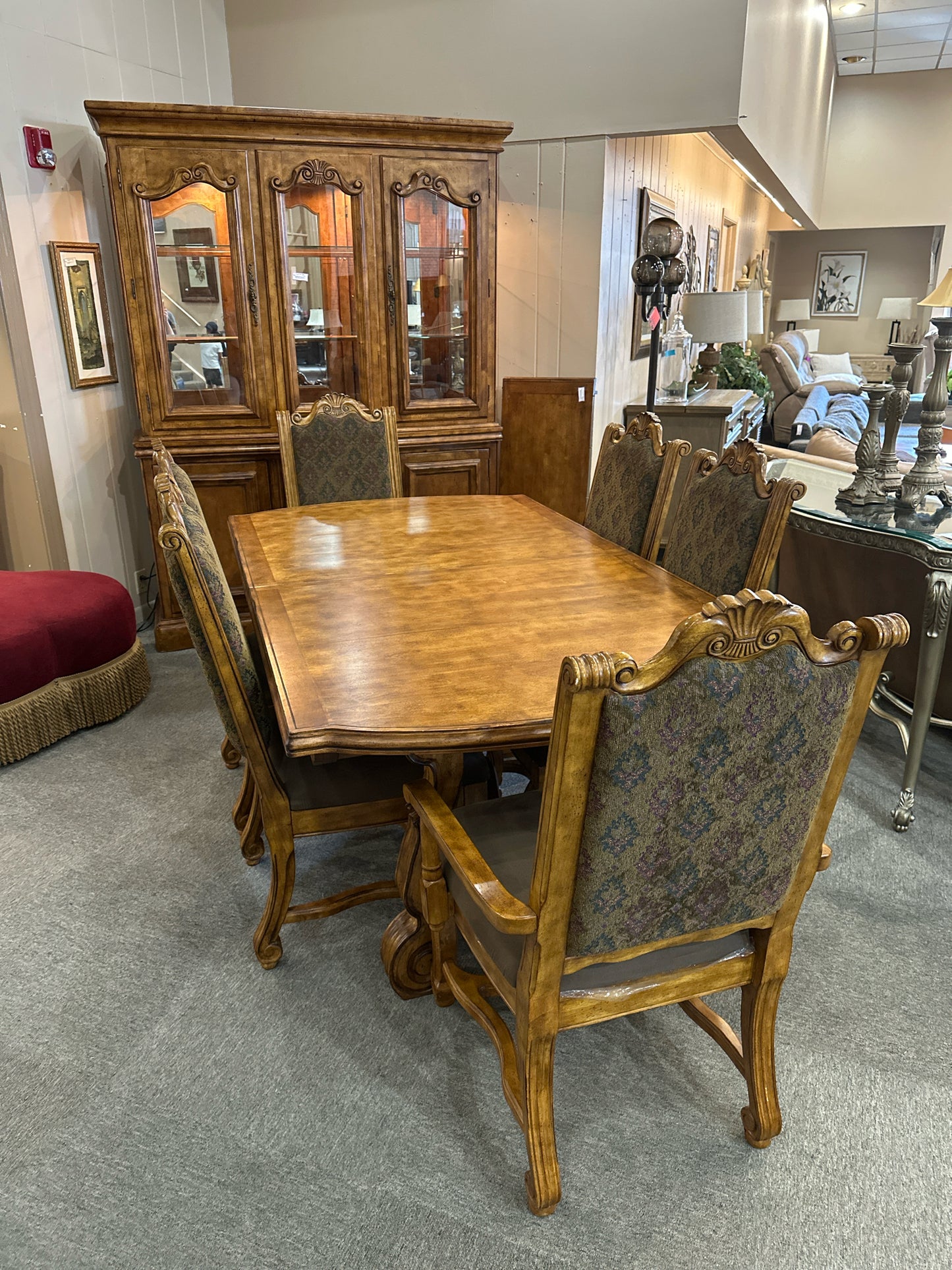 DINING & HUTCH
