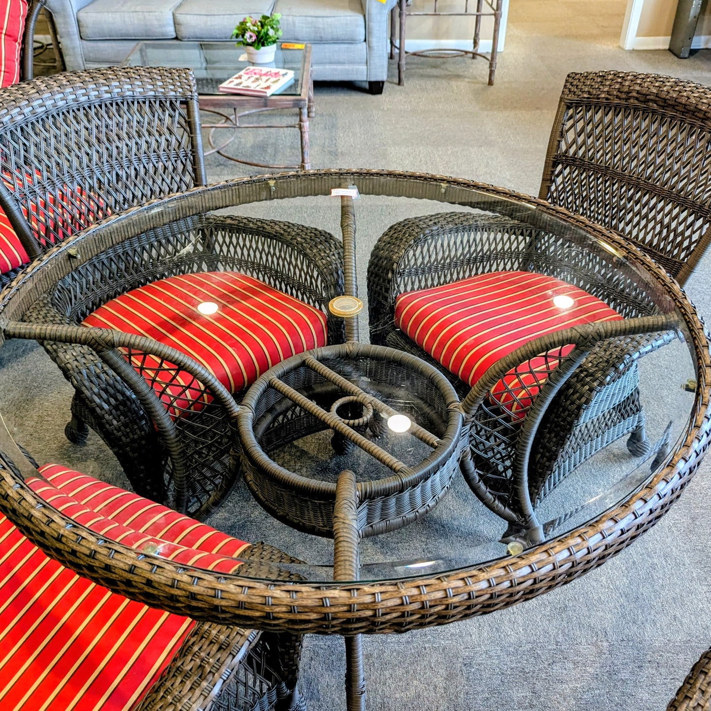 PATIO DINING