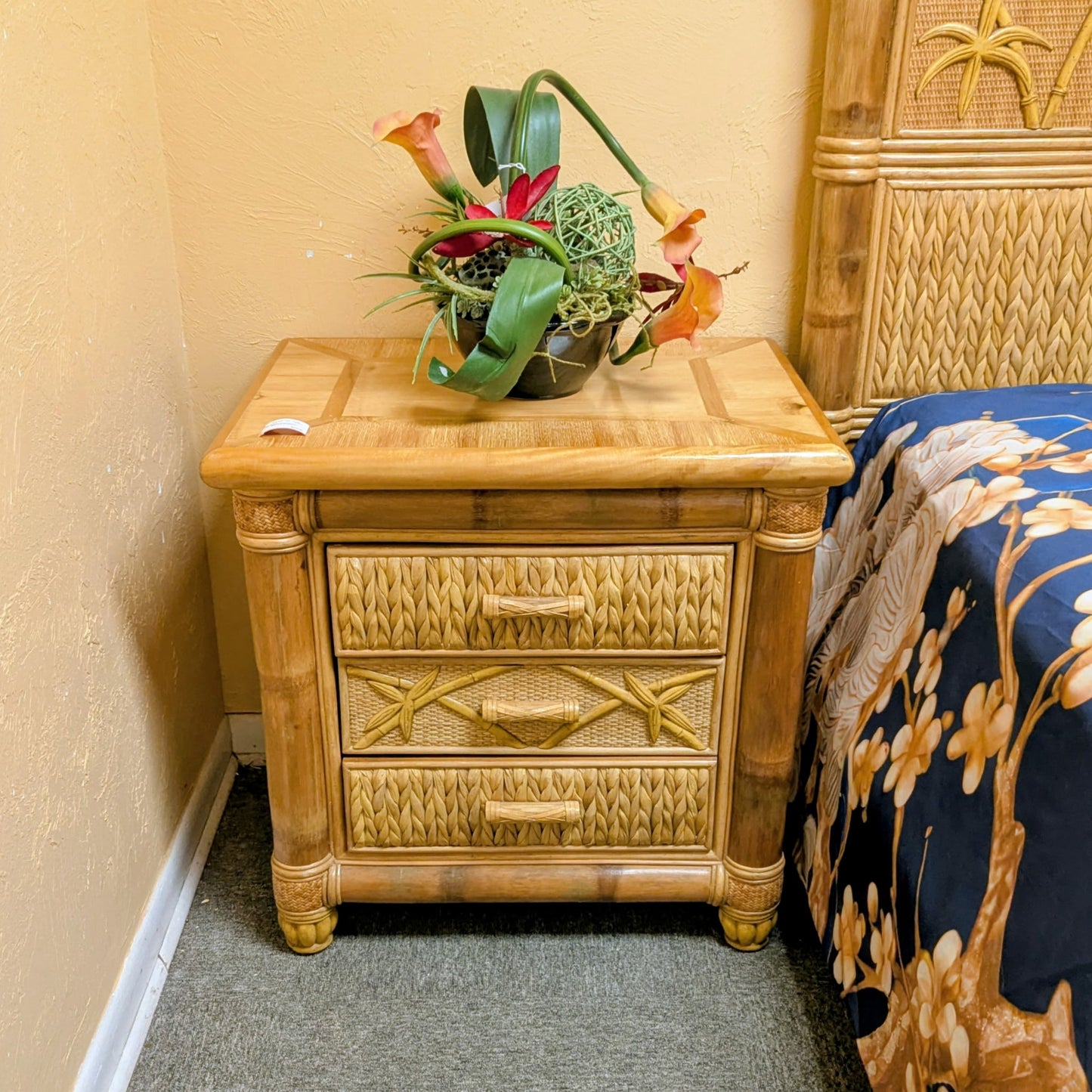 NIGHTSTAND