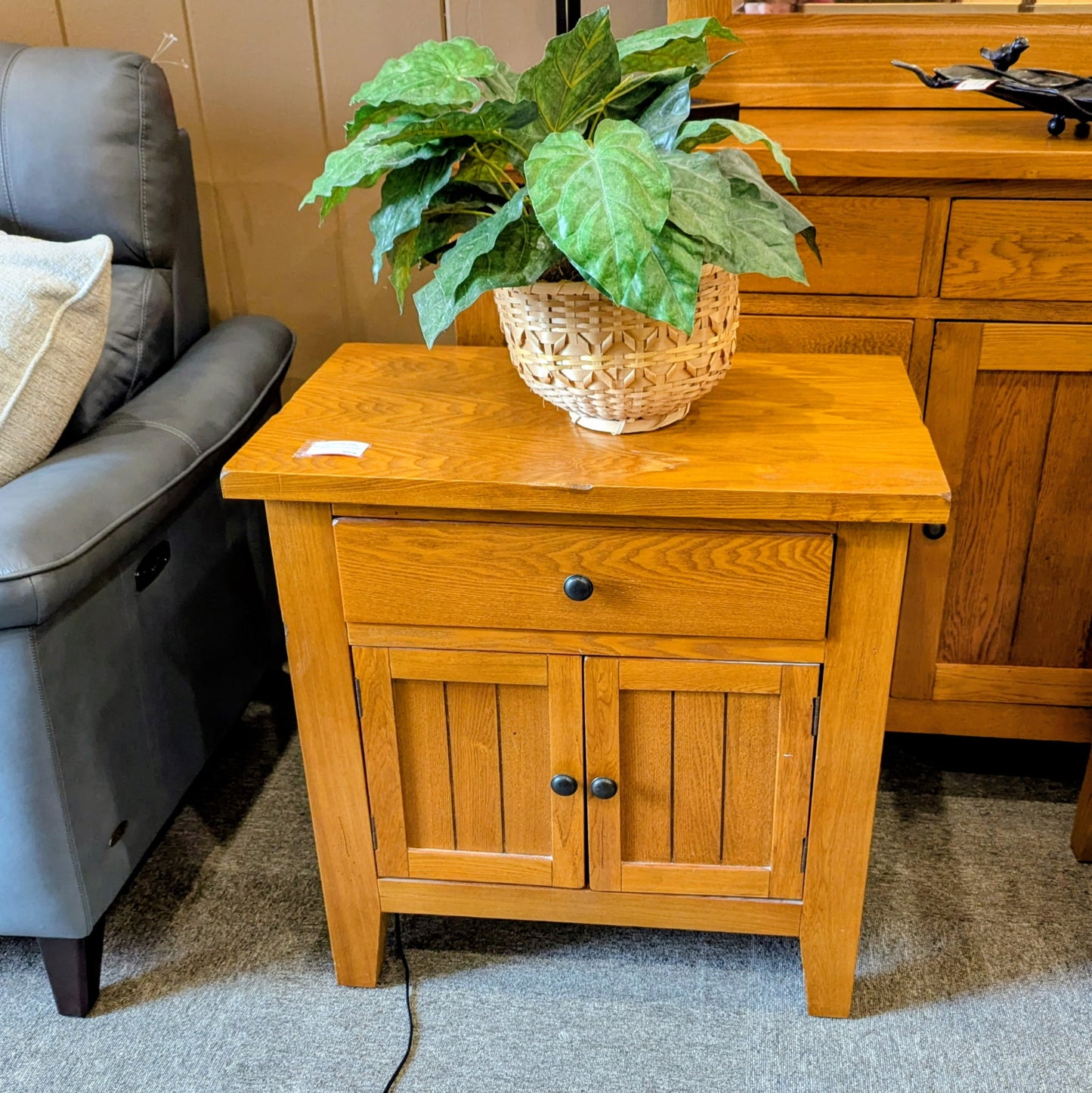 NIGHTSTAND