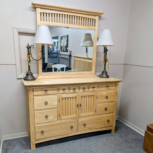 AMERICAN SIGNATURE DRESSER