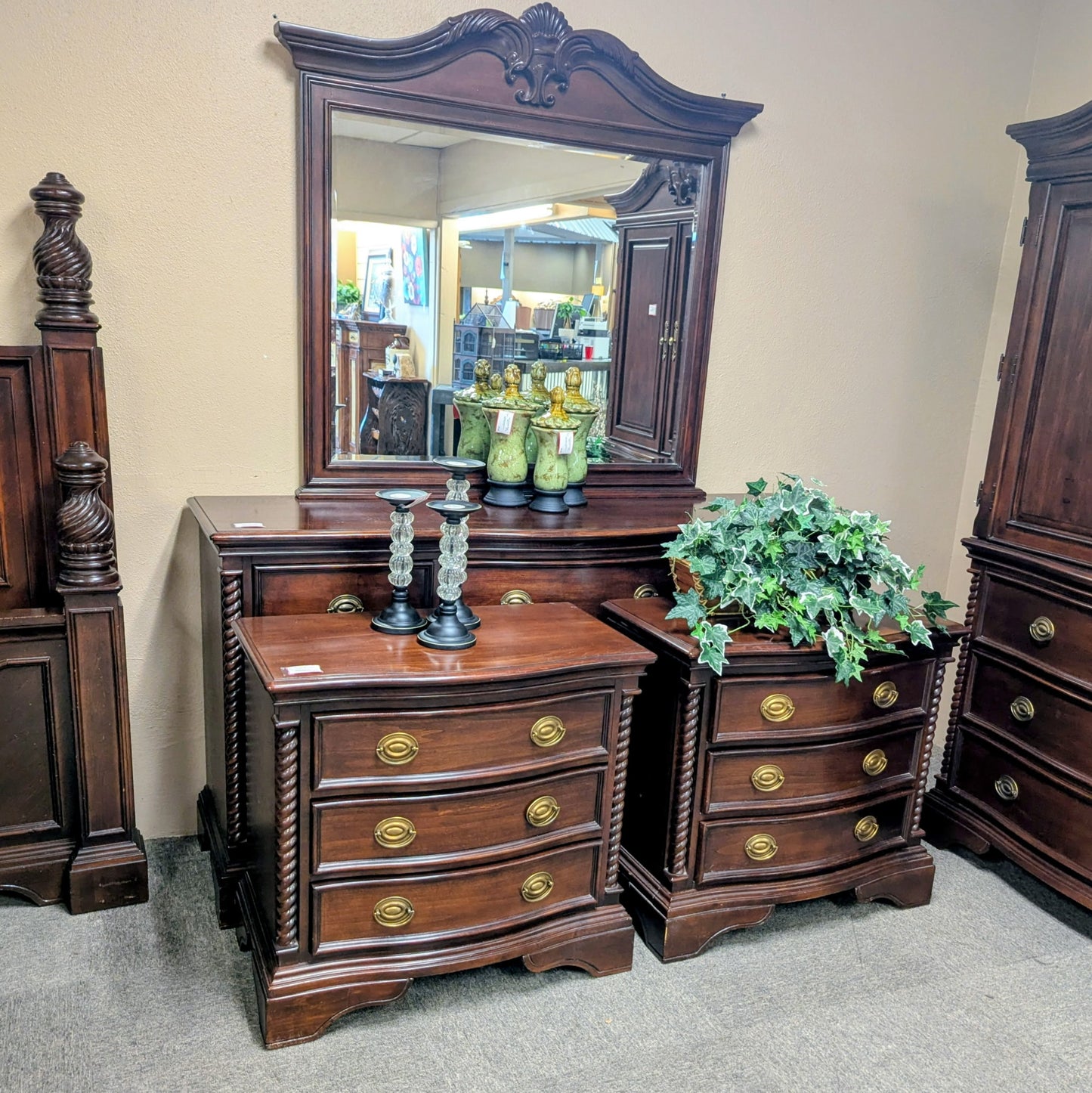 BEDROOM SET