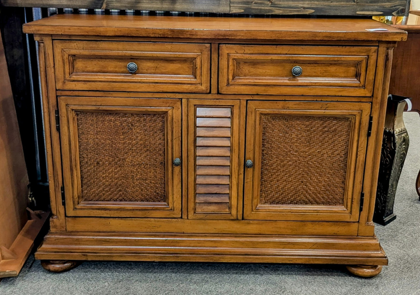 TOMMY BAHAMA SERVER