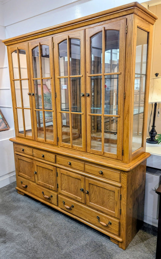 THOMASVILLE CHINA HUTCH