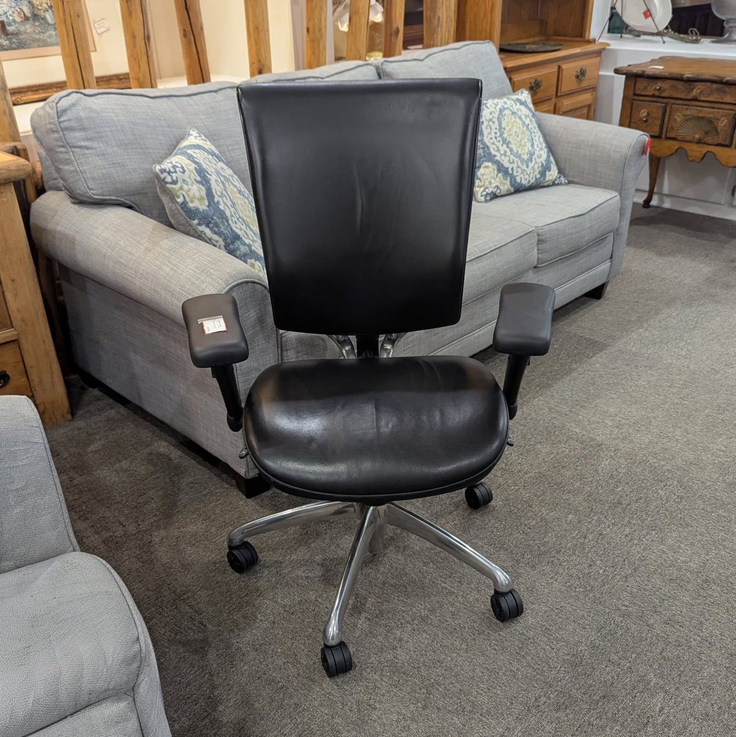 OFFICE CHAIR