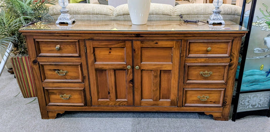 DRESSER