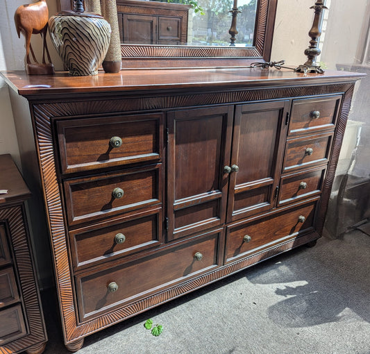 DRESSER