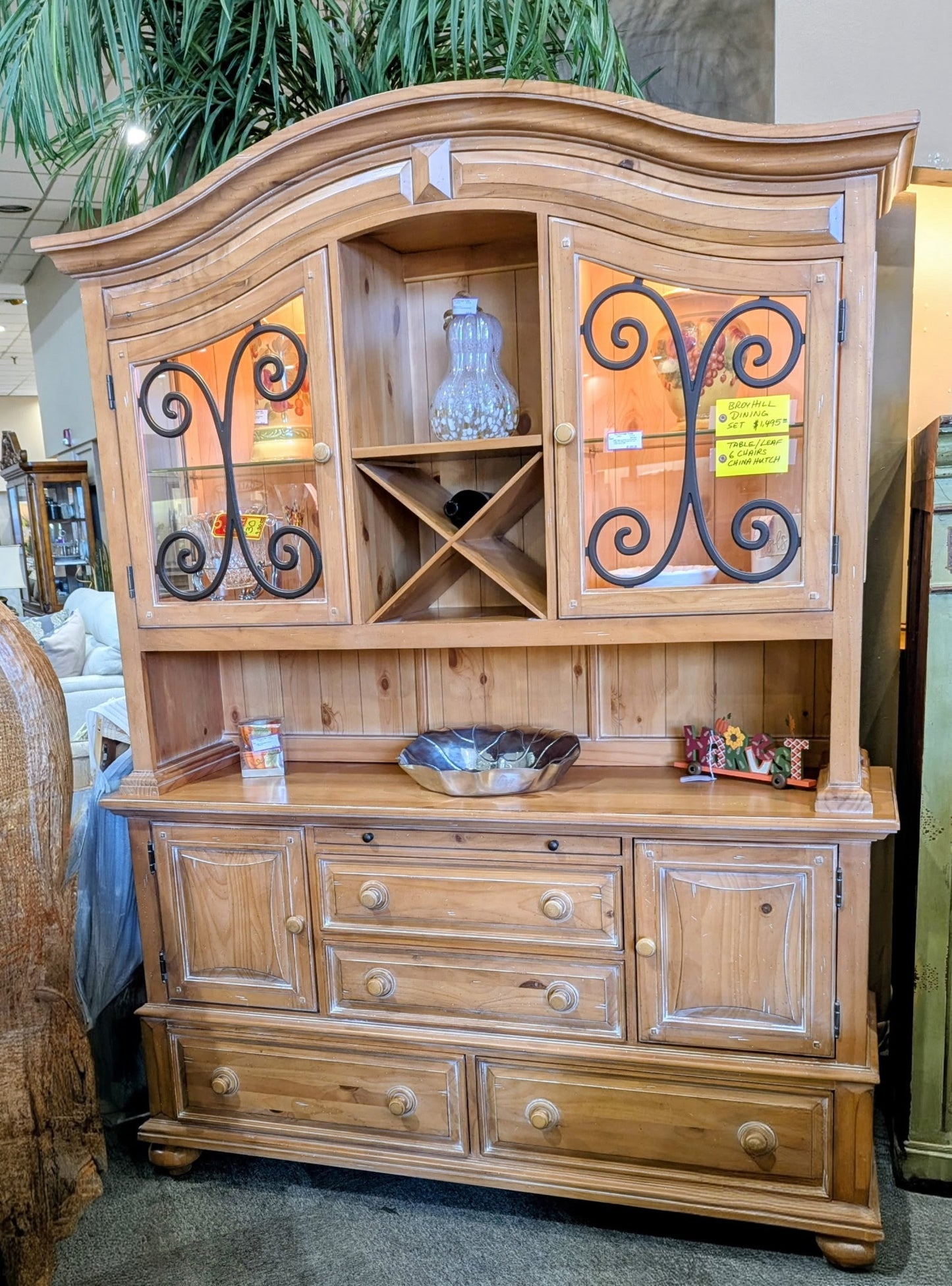 BROYHILL DINING
