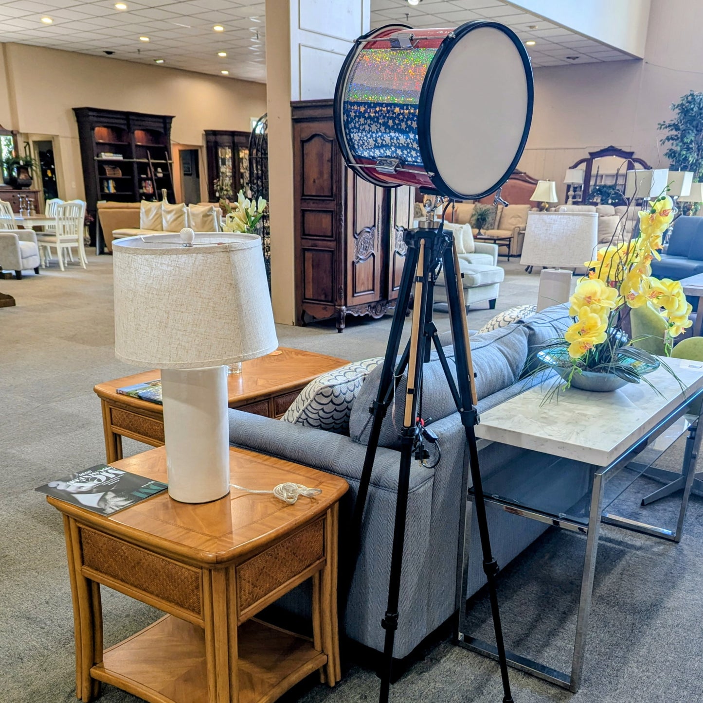 FLOOR LAMP