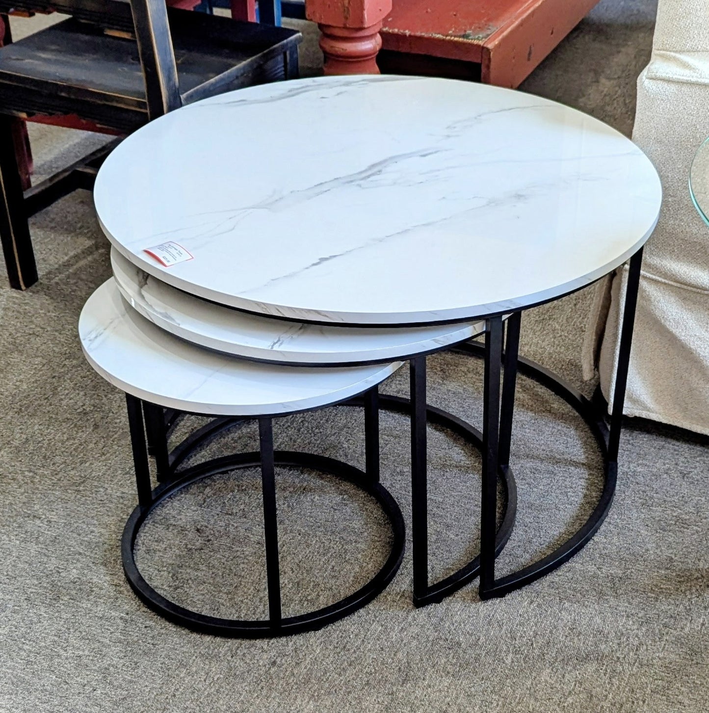 NESTING TABLES