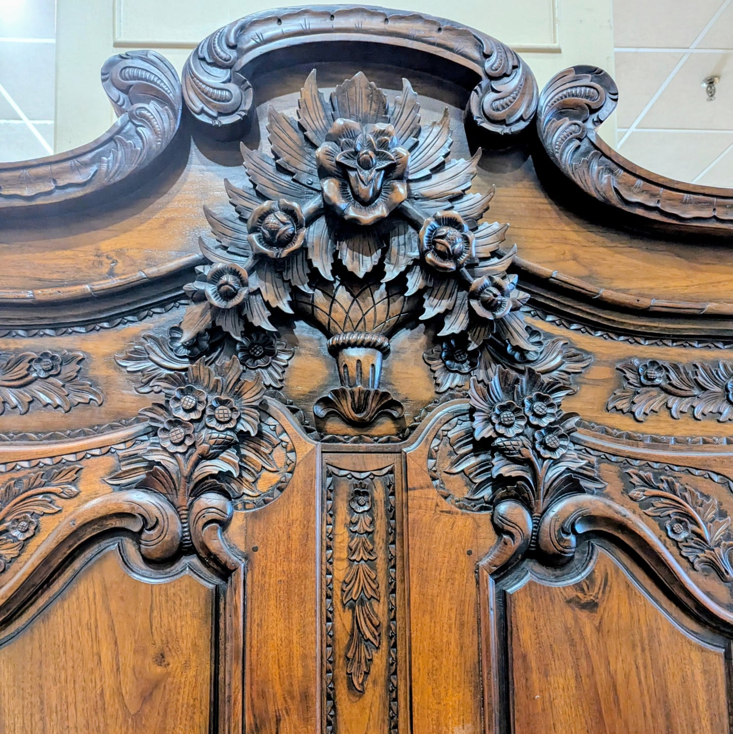 ARMOIRE