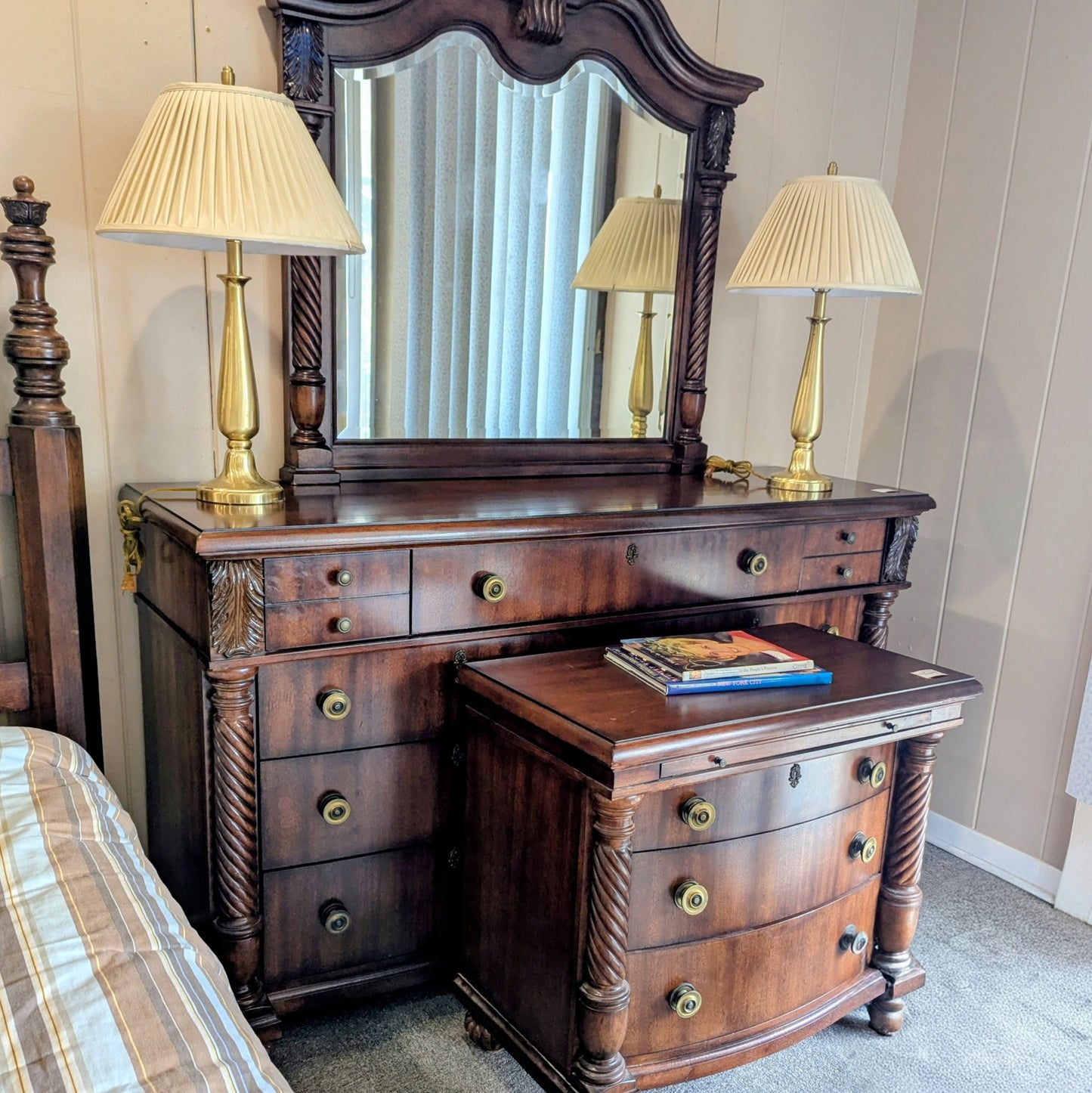BROYHILL BEDROOM SET