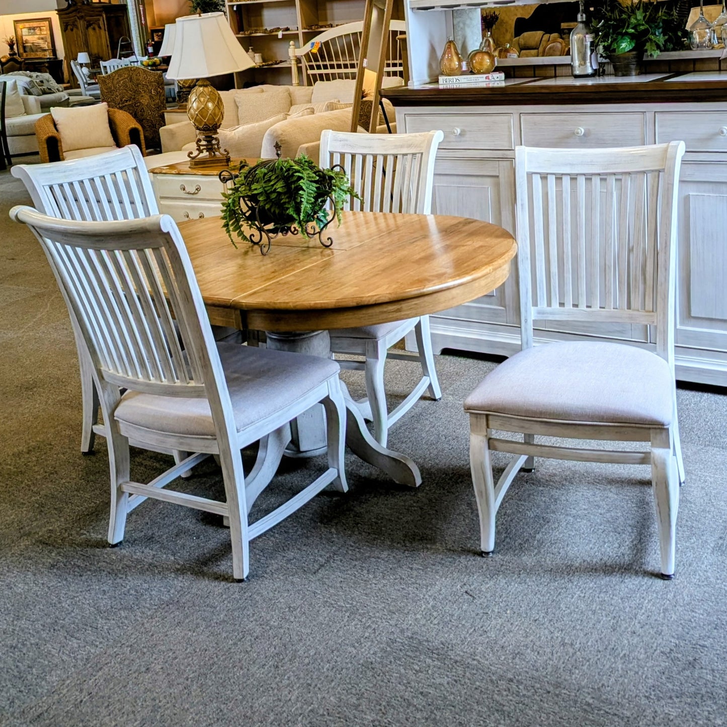 UNIVERSAL DINING