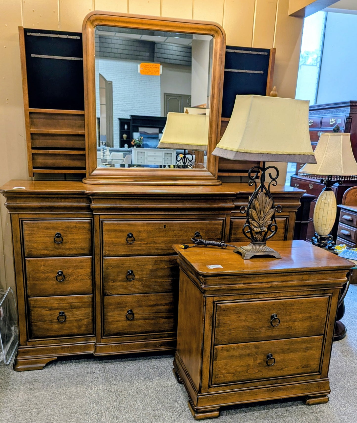 UNIVERSAL BEDROOM SET