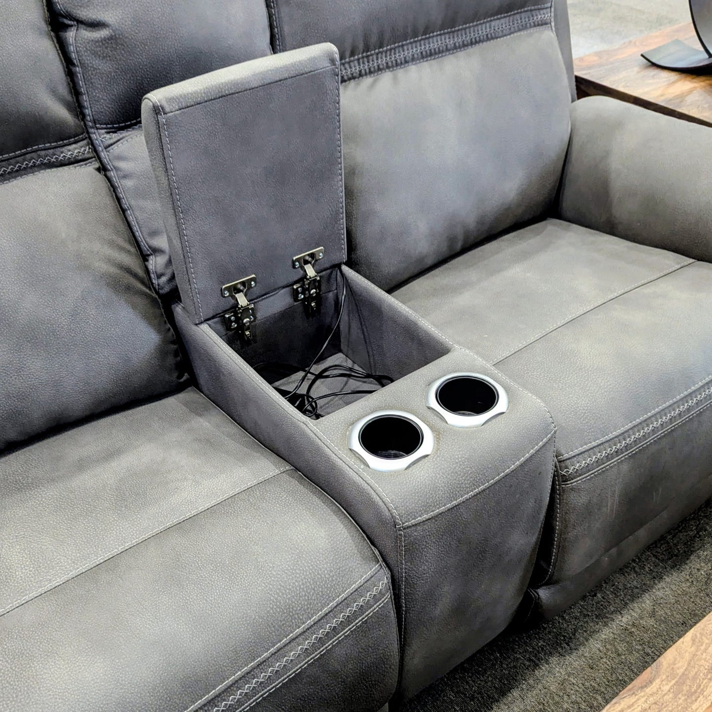 LOVESEAT