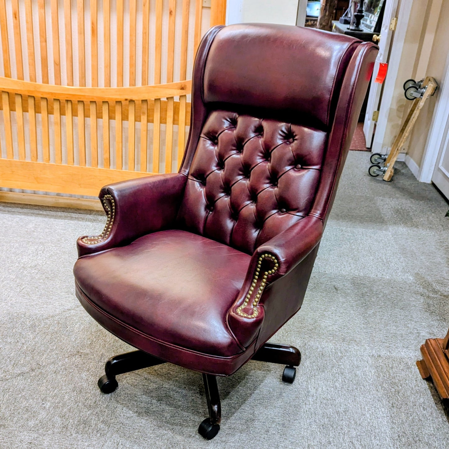 OFFICE CHAIR