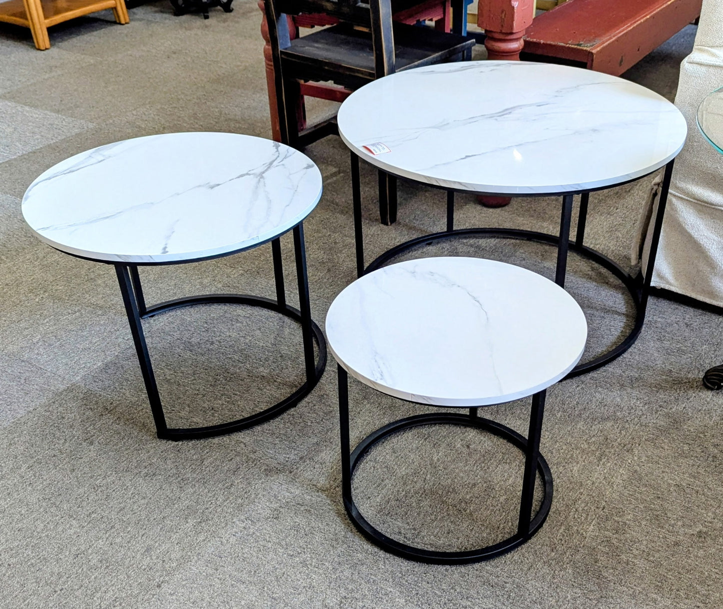 NESTING TABLES