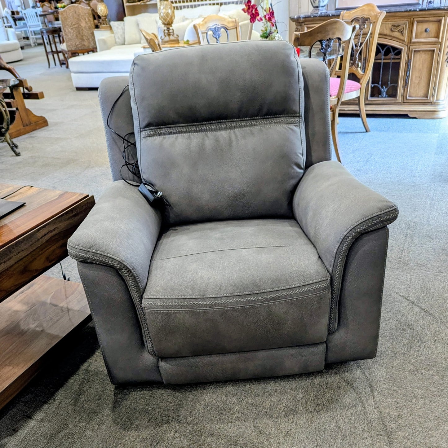 ASHLEY RECLINER