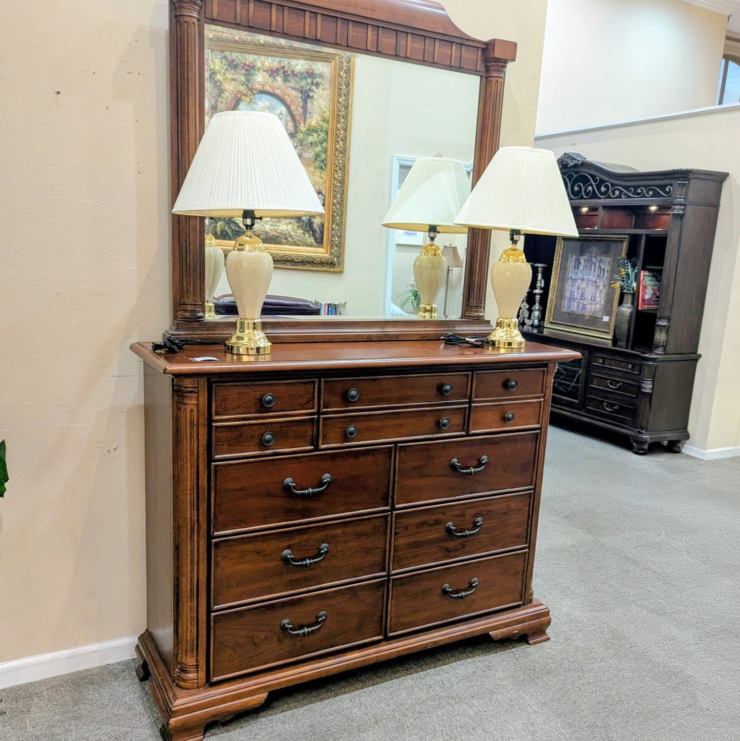 DRESSER