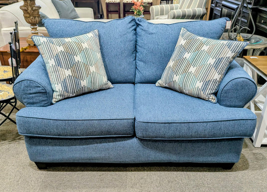 LOVESEAT