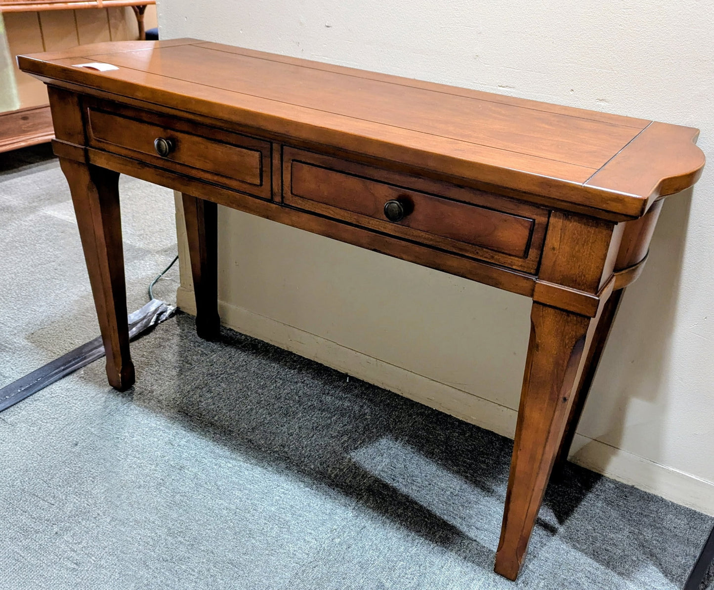 BROYHILL SOFA TABLE