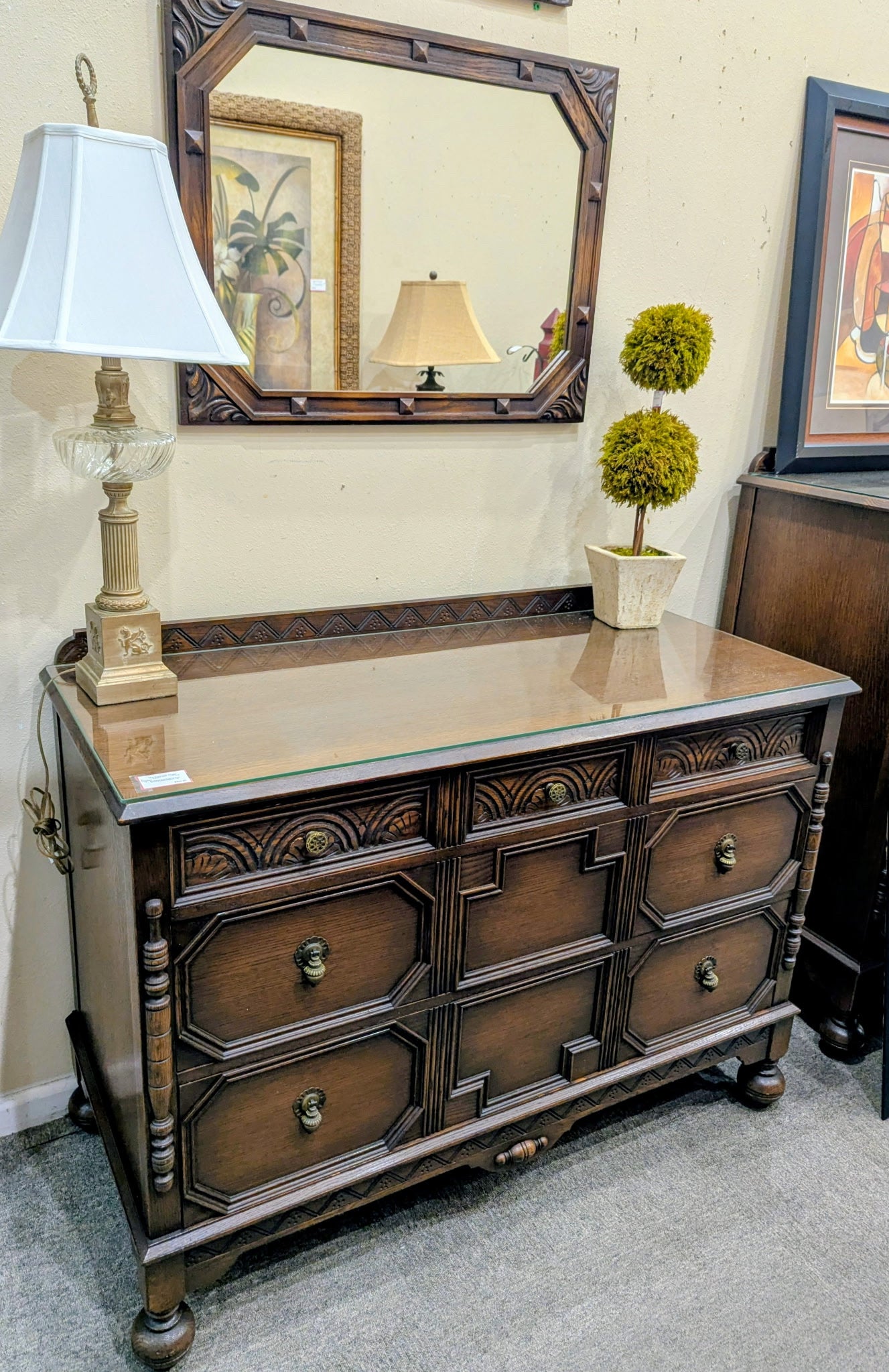 DRESSER