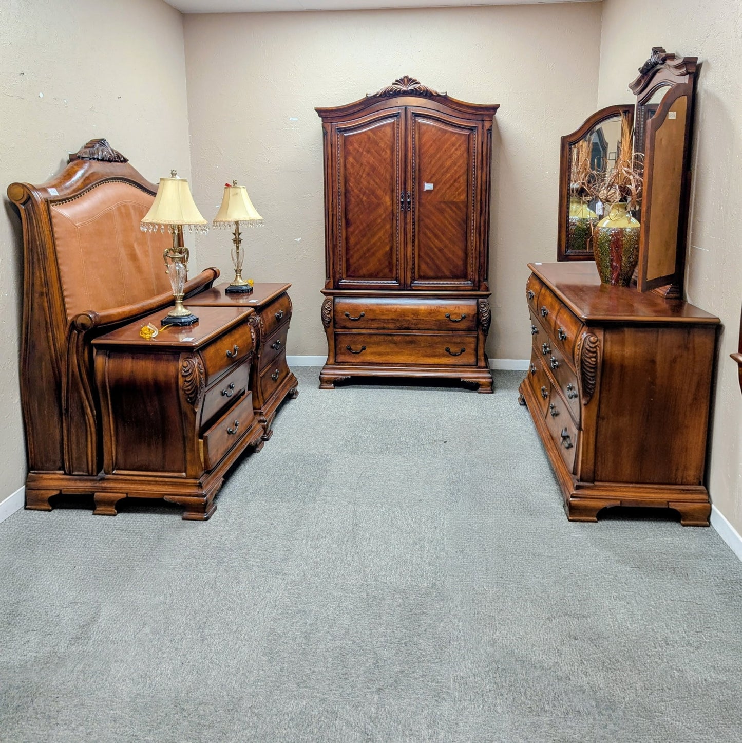 BEDROOM SET