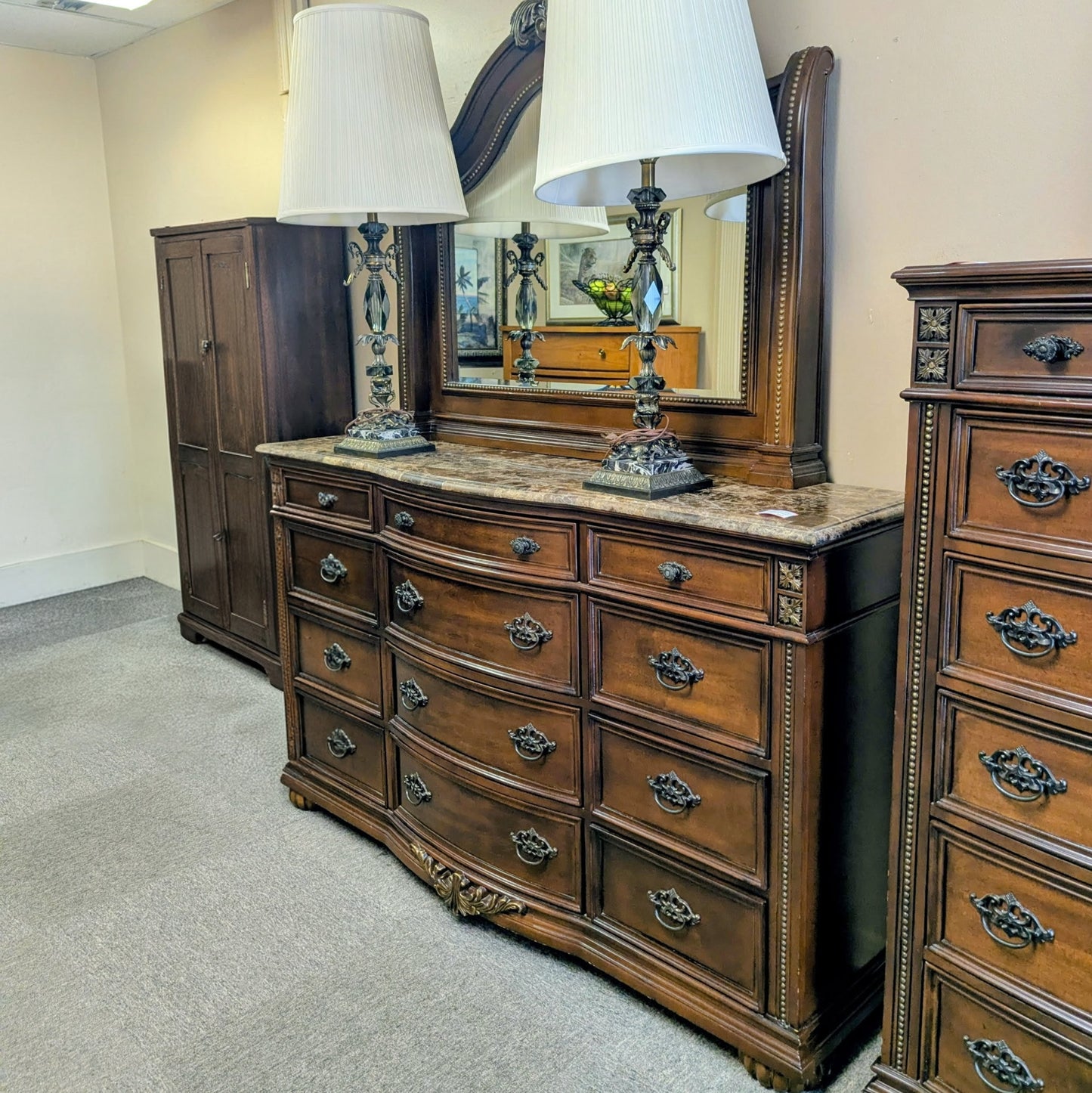 DRESSER