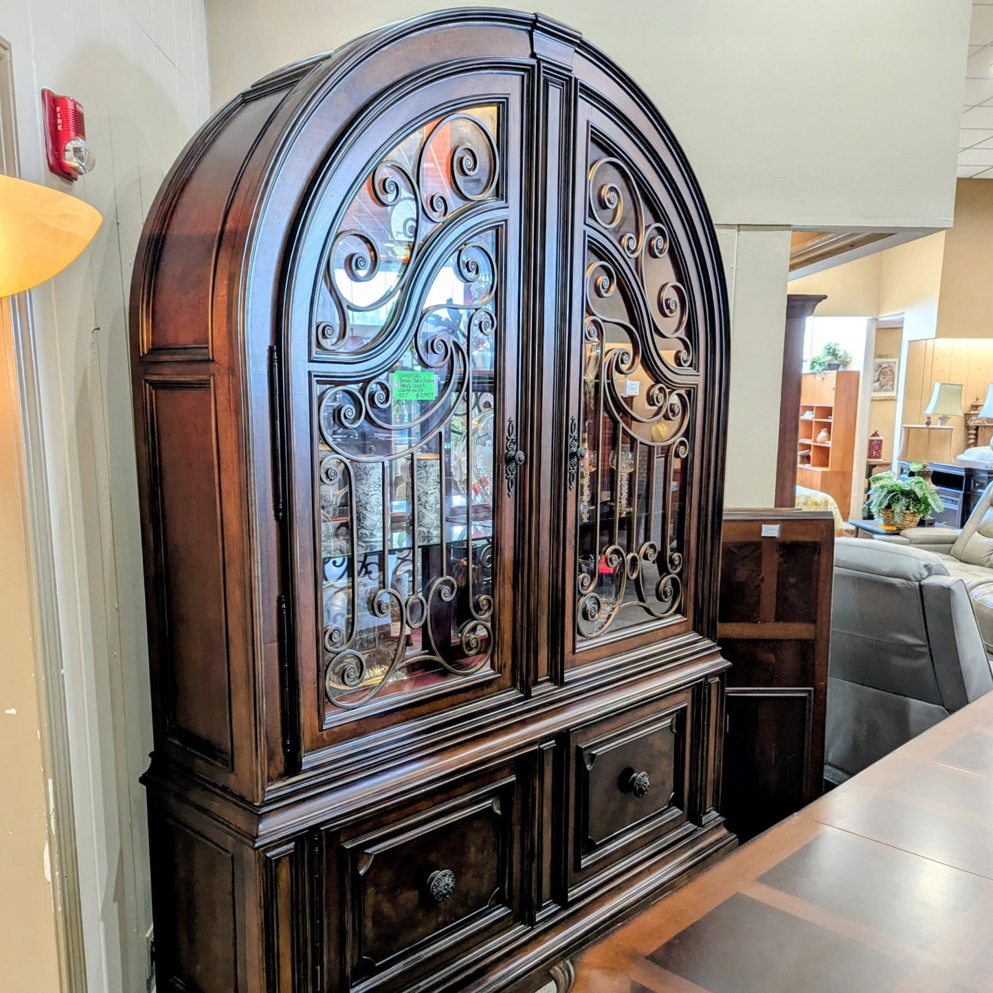 UNIVERSAL DINING