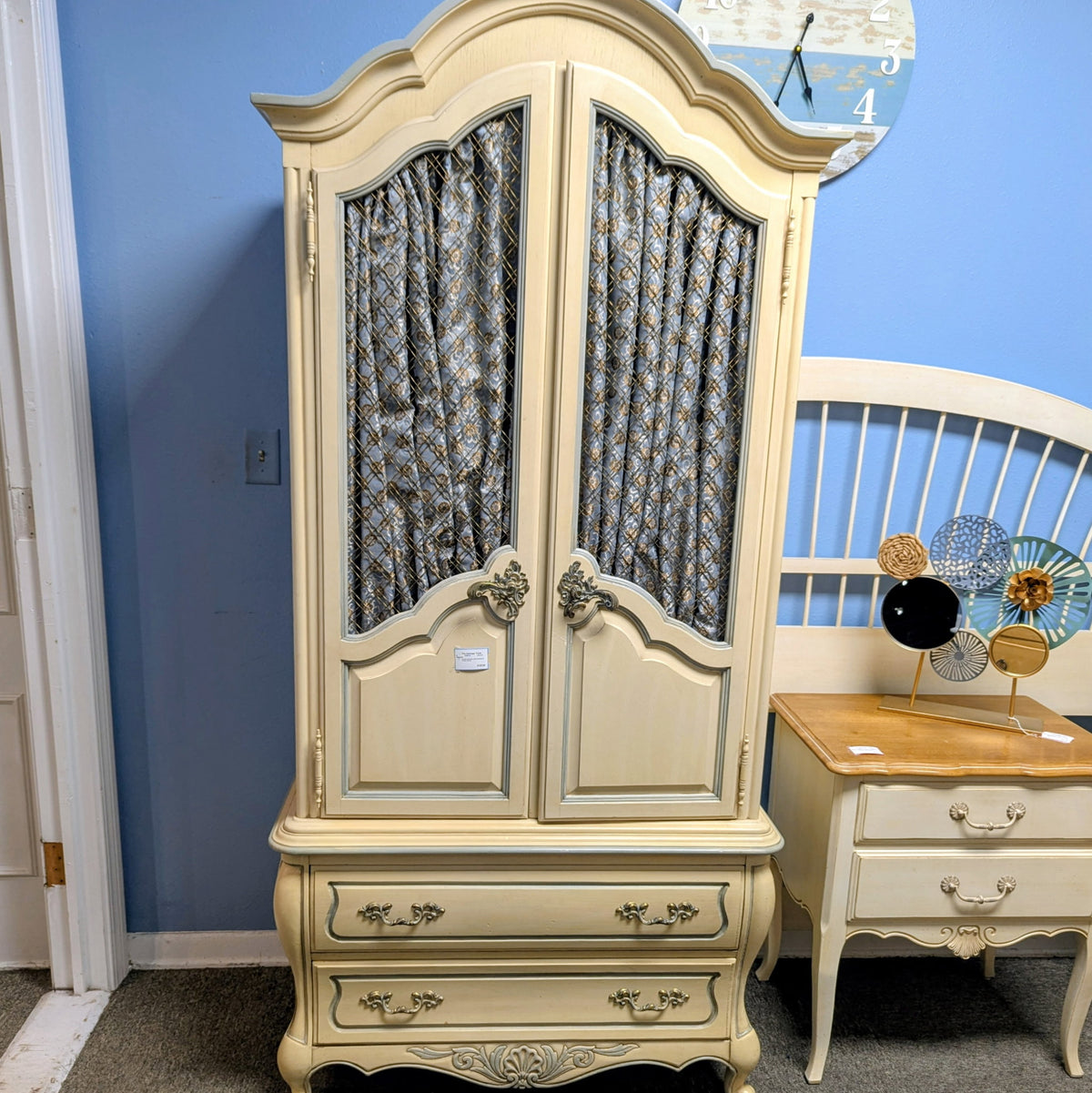 ARMOIRE