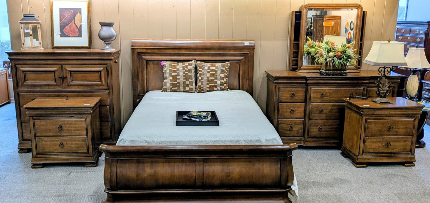 UNIVERSAL BEDROOM SET