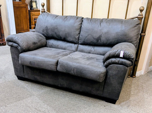ASHLEY LOVESEAT