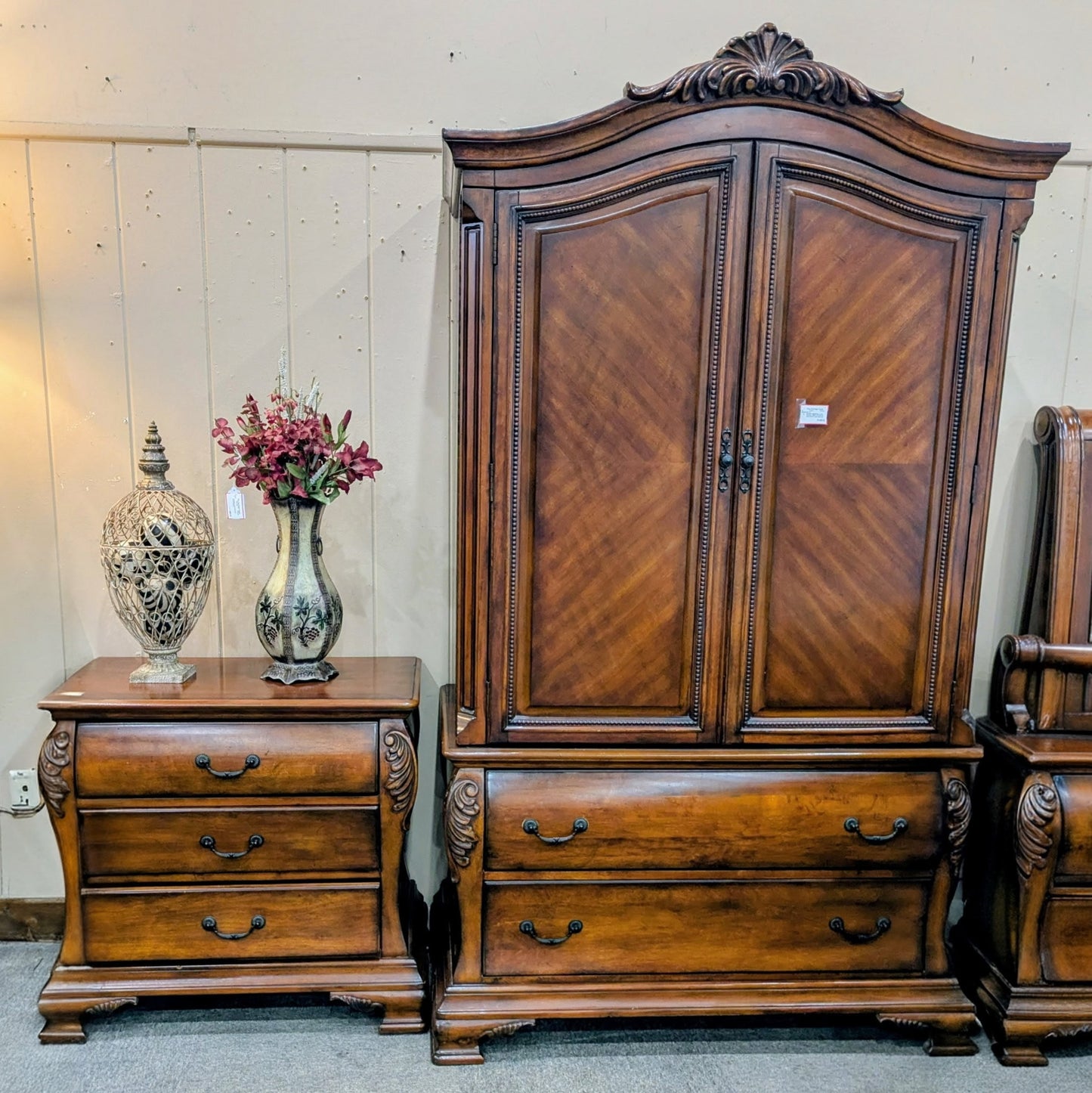 BEDROOM SET