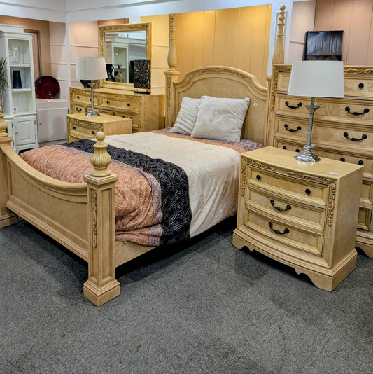 BEDROOM SET