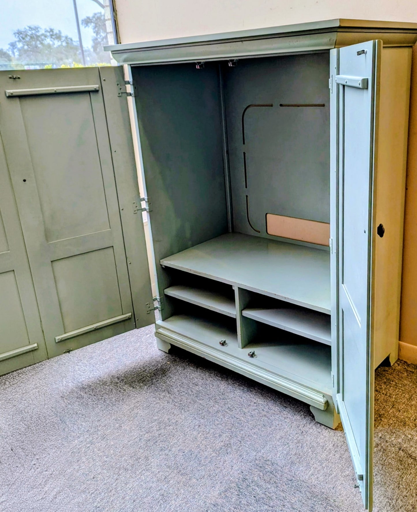 ARMOIRE