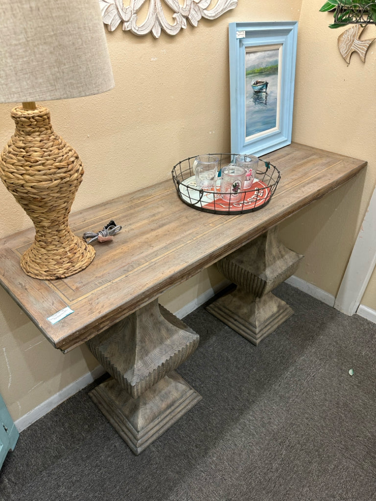 CONSOLE TABLE