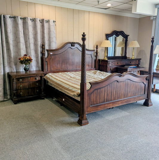 BROYHILL BEDROOM SET