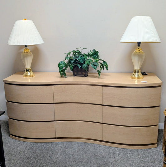 DRESSER